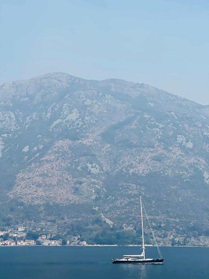 Chic Sea Front Apartment With Breathtaking Kotor Bay View Donji Stoliv Extérieur photo